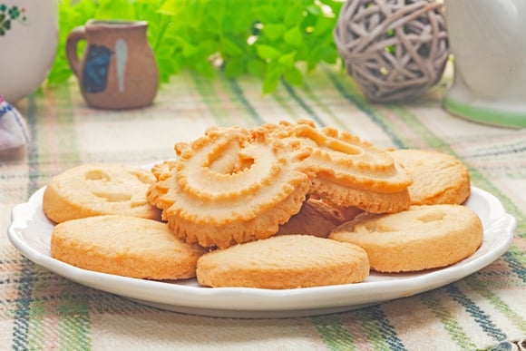 Esses biscoitos caseiros derretem na boca e você precisa fazer: massa amanteigada, textura crocante e sabor irresistível