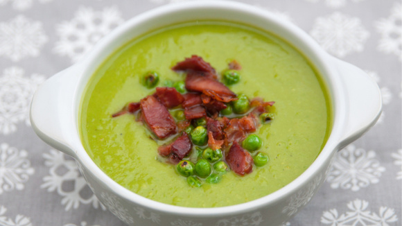 Sopa de ervilha com linguiça e bacon é a receita perfeita para te aquecer nesse frio!