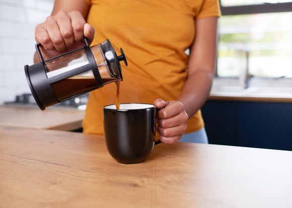 Sou especialista em saúde garanto: "Evite beber café durante as nove horas que antecedem o sono para que o corpo aproveite melhor os efeitos positivos da bebida"