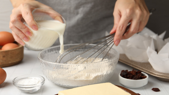 O tipo de leite escolhido pode influenciar a textura e a cremosidade das receitas. (Foto: Shutterstock)