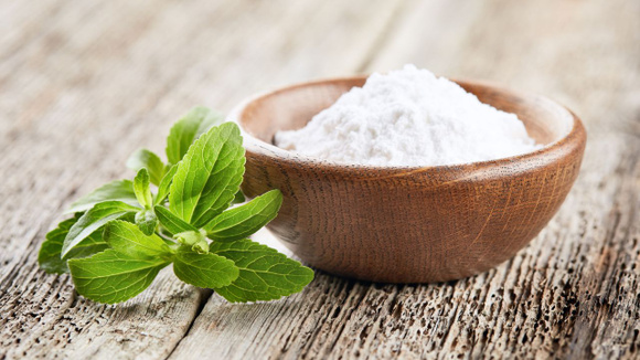Uma única folha de stevia pode adoçar uma xícara inteira de chá (Créditos: Shutterstock)