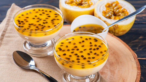 Almoço de família: sirva um delicioso mousse de maracujá em grande estilo