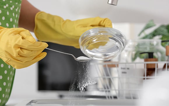 Testei 5 truques com bicarbonato de sódio e descobri o que realmente funciona em casa