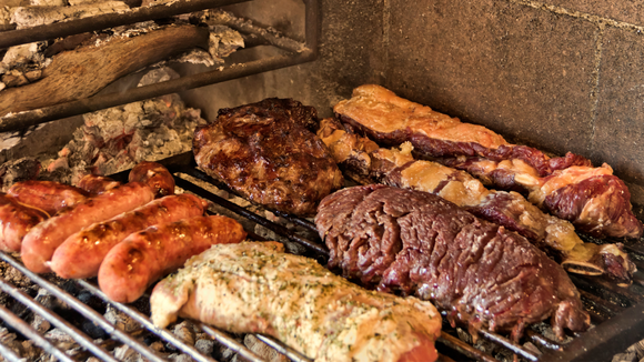 É possível economizar sem abrir mão de uma boa carne. (Créditos: Shutterstock)