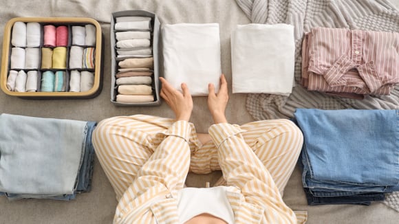 Reunir as peças e seguir uma ordem faz a rotina de passar render mais em menos tempo. (Foto: Shutterstock)