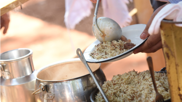 Não é só rodeio e música sertaneja: 6 comidas típicas da Festa do Peão de Barretos que você precisa provar (e como fazer em casa!)