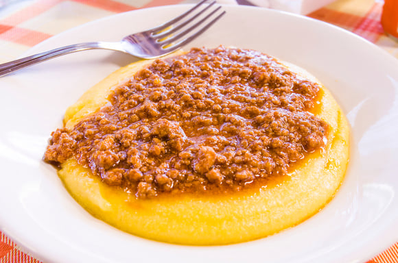 Polenta na panela de pressão: você nunca mais vai querer preparar de outro jeito depois de ver essa receita!