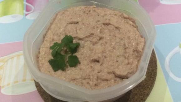  O patê de calabresa é muito gostoso e leva poucos ingredientes. (Créditos: TudoGostoso/Mariana Ferreira)