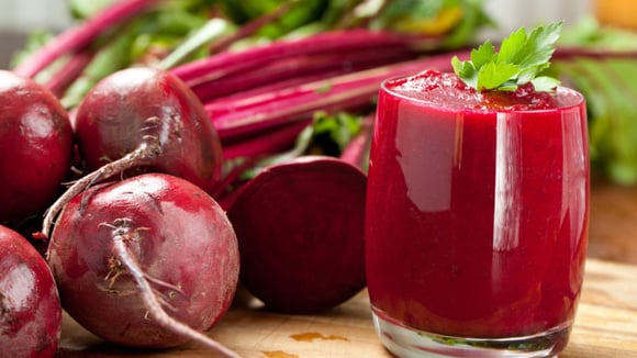Pode usar beterraba crua no suco ou precisa cozinhar a hortaliça antes?