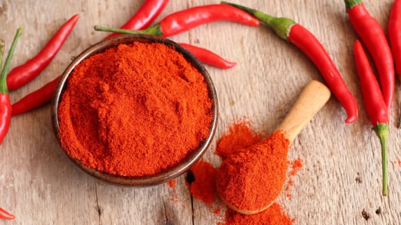A pimenta-caiena é rica em capsaicina, substância responsável pela ardência (Créditos: Shutterstock)
