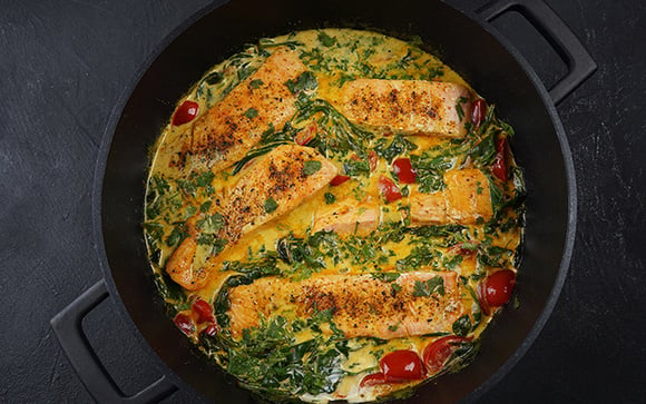 Essa receita de salmão ao molho cremoso "Case comigo" viralizou na Argentina porque é tão deliciosa que ninguém resiste
