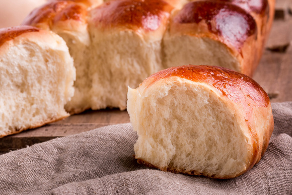 Pão de água SEM OVOS tão fácil que até os iniciantes na cozinha conseguem fazer: receita é rápida e econômica, mas siga essas dicas para ele ficar fofinho