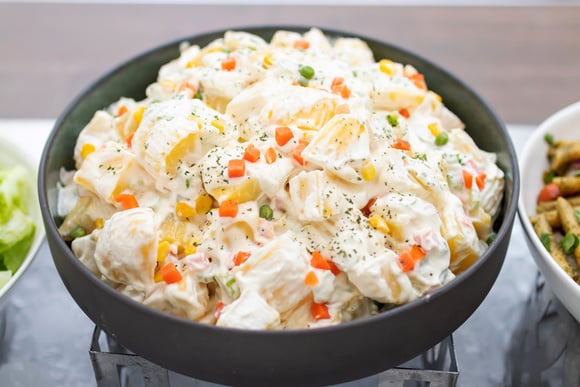Como melhorar a salada russa, de acordo com quatro chefs que sempre acertam em cheio