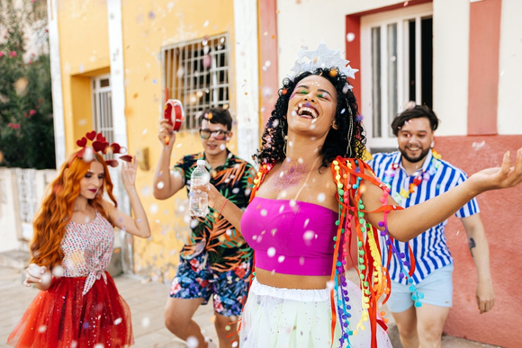 Carnaval do Rio de Janeiro é um dos destinos mais procurados pelos turistas e costuma lotar de foliões.