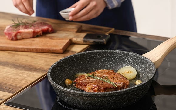 O truque dos chefs para um bife suculento e com crosta perfeita usa apenas 3 ingredientes: veja no TudoGostoso