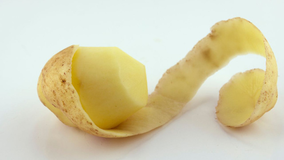 Misturar cascas de batata com bicarbonato de sódio: por que é recomendado e para que serve
