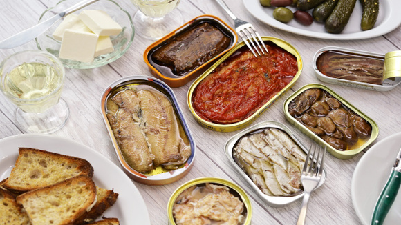 Refeição saudável e econômica com foco em alimentos que protegem o corpo e fortalecem a estrutura óssea. (Foto: Shutterstock)