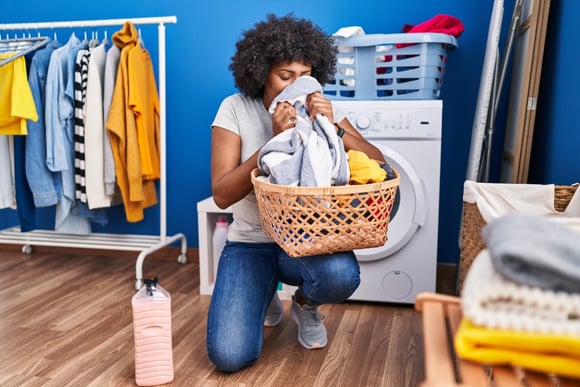 Por que minhas roupas não ficam com cheiro de amaciante depois de lavar? Você pode estar cometendo esses erros