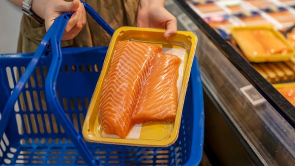 Bandejas de carne no supermercado: o que significam as cores vermelha, amarela e preta?
