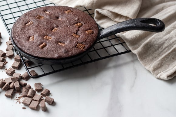 Bolo de chocolate na frigideira: surpreenda-se com essa receita deliciosa e superfácil