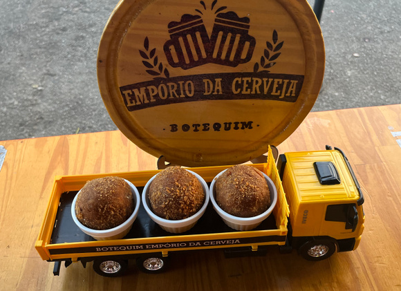 Bolinhos de virada paulista Botequim Empório da Cerveja. (Foto: Marianna Ferreira/TudoGostoso)