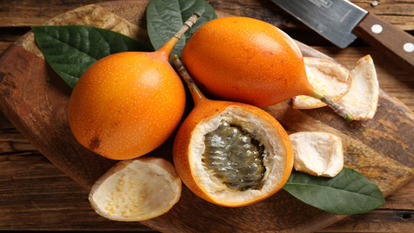 A granadilla surpreende pelo sabor doce e pelo cultivo acessível em casa. (Foto: Shutterstock)