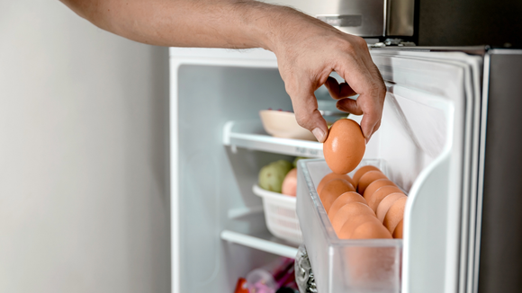 Muitas pessoas cometem o mesmo erro ao guardar ovos: a forma mais comum de armazená-los pode não ser a melhor