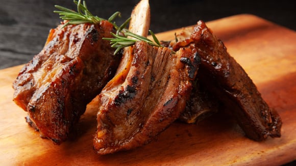 Receita de costela feita sem água na panela de pressão: TudoGostoso ensina como deixá-la suculenta e desmanchando