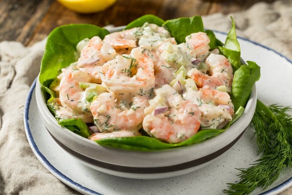 5 versões de salada de maionese para sair da mesmice e surpreender no almoço de domingo