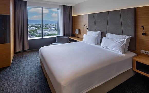 Por que as camas de hotel sempre têm vários travesseiros e um lençol? Se você já se questionou sobre isso, o TudoGostoso tem a resposta