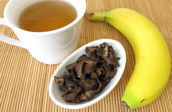 Chá de casca de banana emagrece ou é mito? Descubra a resposta no TudoGostoso!