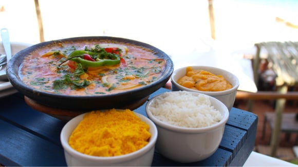 Esse restaurante tem uma das melhores moquecas de Búzios, um excelente pastel de camarão e ainda é um point para ver o pôr-do-sol na Região dos Lagos do Rio de Janeiro