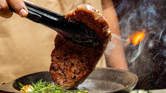 Dica de açougueiro: essas são as melhores carnes para fazer bife e dicas para não errar no preparo