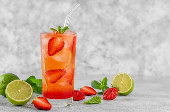 6 ingredientes para adicionar à sua limonada e obter uma bebida refrescante com o dobro dos benefícios