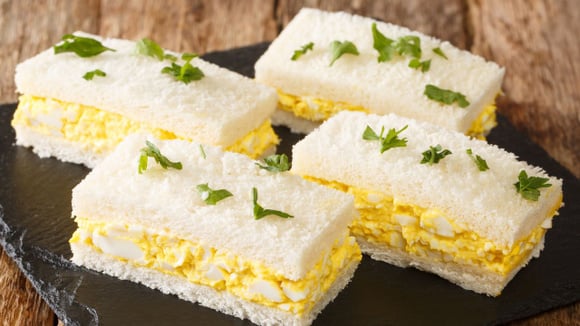 Tamago sando é o sanduíche de ovo japonês perfeito para café da manhã ou lanche (Créditos: Shutterstock)