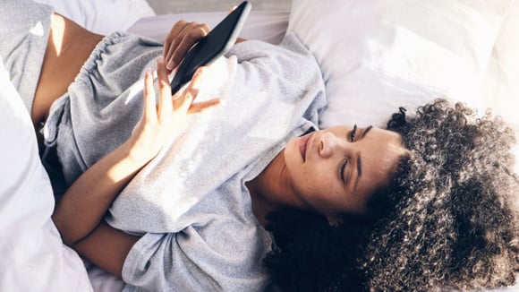 4 hábitos matinais ruins que te deixam sempre cansado e podem até te engordar