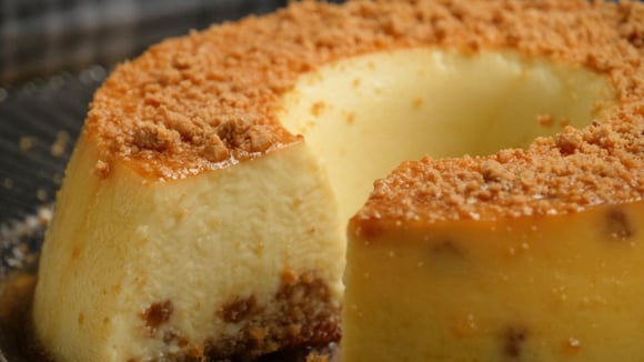 O pudim vai ficar ainda mais gostoso com a adição da crocância da paçoca (Créditos: TudoGostoso)