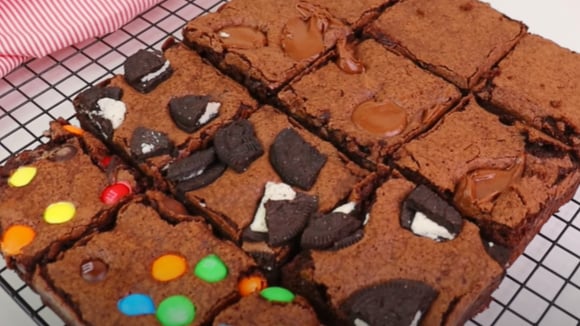 Todo mundo vai querer a receita desse brownie sem manteiga e muito fofinho: fiz para vender e acabou em minutos!