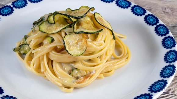 Esse espaguete com abobrinha é fácil de fazer e fica muito saboroso. (créditos: Shutterstock)