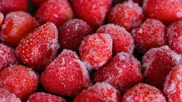 Frutas congeladas e vegetais enlatados são práticos, mas serão tão saudáveis ​​quanto os alimentos frescos?