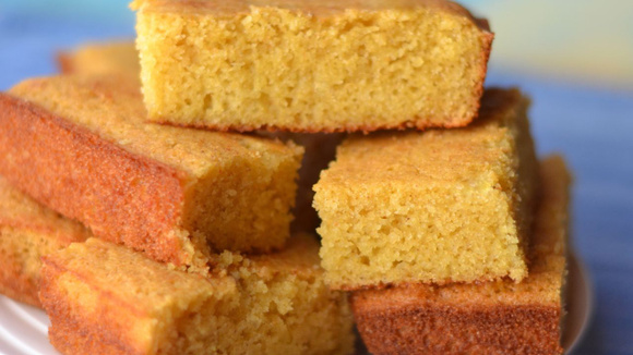 Uma mordida e volto no tempo: o bolo de fubá que minha avó fazia e que hoje virou meu favorito da vida