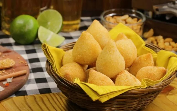 Coxinha tem tudo a ver com festa, inclusive de Natal (Créditos: TudoGostoso)