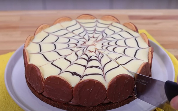 Torta cremosa e chocolatuda fácil de fazer para o domingo de Páscoa: nem precisa levar ao forno!