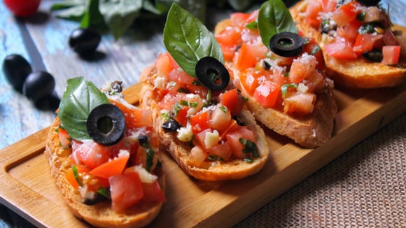 Todo mundo vai querer provar os tomates servidos desse jeito (Créditos: Pexels)