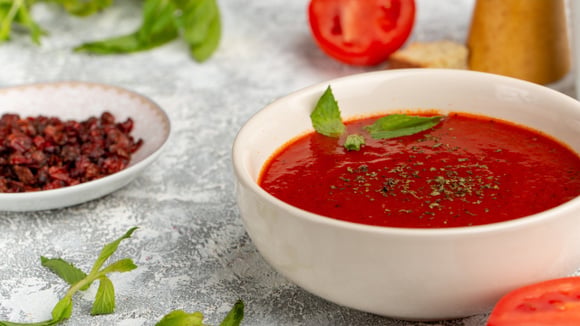 O molho de tomate caseiro pode ser aproveitado em muitas receitas (Créditos: Magnific)