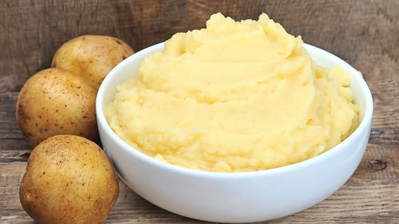 Adeus leite e manteiga no purê de batata: um chef ensinou como é feito por profissionais mas qualquer amador consegue fazer