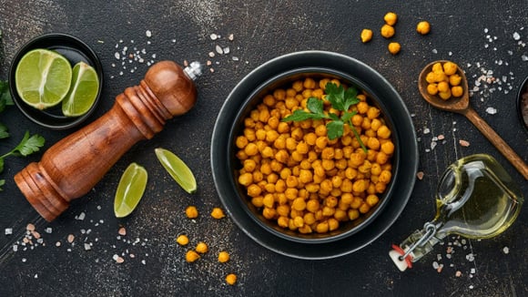 Receita leva poucos ingredientes e é possível variar os temperos (Créditos: Shutterstock)