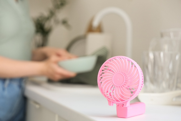 Solução para não passar calor na rua, que cabe no bolso e tem até 7h de duração