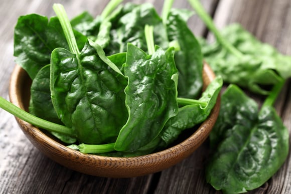 Você está jogando fora os nutrientes do espinafre por causa de um detalhe