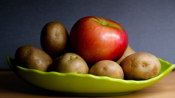 Esse truque simples pode ajudar a aumentar a durabilidade das batatas (Créditos: Shutterstock)